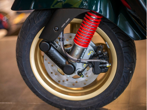 Imagen 8 de 25 de Vespa Gts Super 300 Racing Sixties Verde