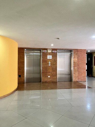 En Venta Espectacular Apartamento De 72 M² En Santa Mónica. (a.p)