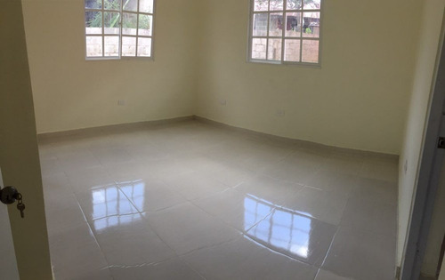 Imagen 7 de 10 de Casas De 3 Habitaciones. 2 Baños. Patio Y Marquesina.