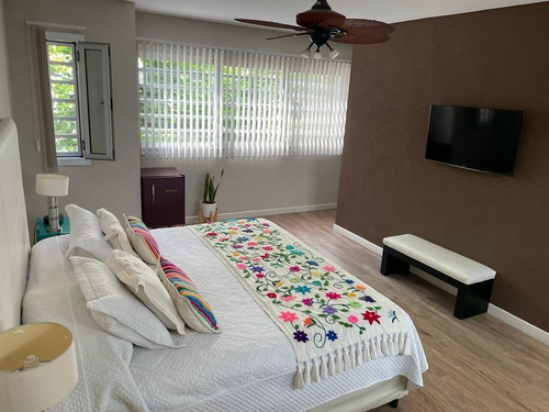 Imagen 17 de 30 de Venta - Magnifica Casa - Lote 8,66 X 43,30 - Piscina - Canepa Al 1300 - S. L