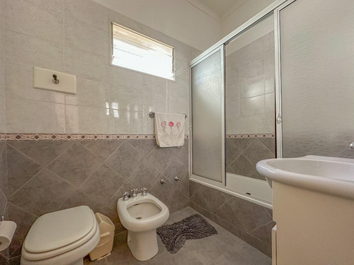 Casa En Venta En Banfield Oeste - Acepta Departamento En Parte De Pago!