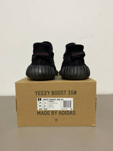 Imagem 4 de 5 de Yeezy Boost 350 V2 Bred