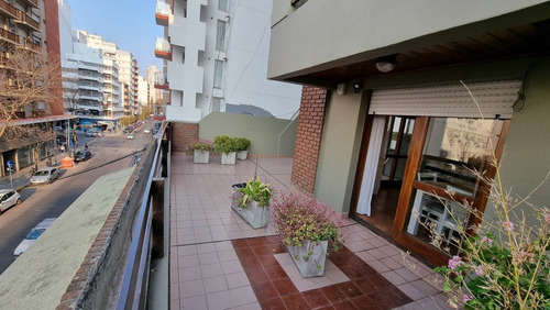 Departamento 2 Ambientes Al Frente Con Balcon Terraza Y Cochera. Zona La Perla.