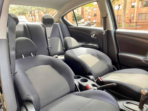 Imagen 10 de 13 de Nissan Versa 2012 1.6 Advance