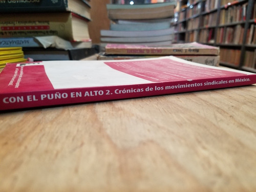 Con El Puño En Alto 2 (Usado)