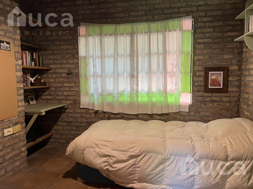 Venta | Pintoresca Casa Rustica De 4 Dorm C/jardin | Barrio Residencial La Bota