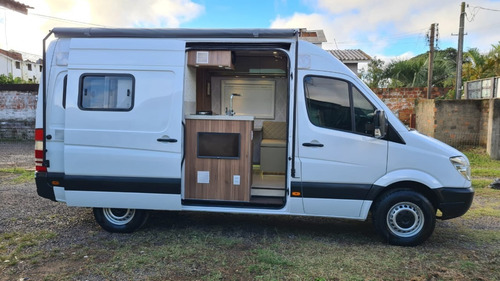 Imagem 11 de 13 de Motor Home Prático Notável