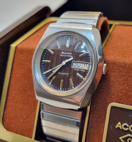 Reloj Bulova Accutron Acero Día Y Fecha Vintage Antiguo 1977