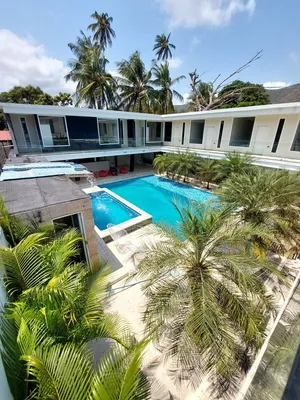 Hotel y resort en venta