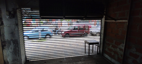 Excelente Local En Esquina Transitada De Sarandí