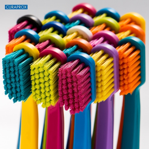 Imagem 6 de 10 de Escova Dental Curaprox 5460 Ultra Soft - Cores Sortidas