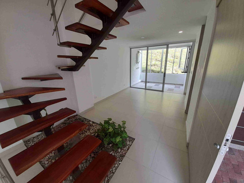 Casa En Arriendo En Avenida Alberto Mendoza (27689).