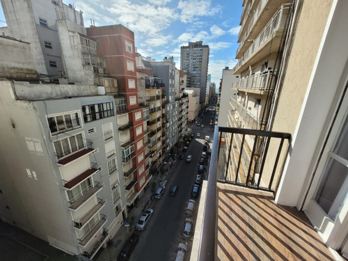 Imagen 2 de 10 de Departamento De 2 Ambientes Externo Con Balcon Saliente.