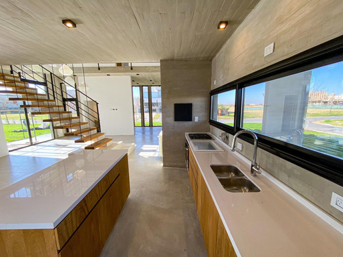 Imagen 7 de 30 de Venta Casa 6 Amb. Piscina El Cantón Barrio Golf!