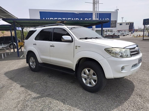 Imagen 2 de 13 de Toyota Fortuner Sr