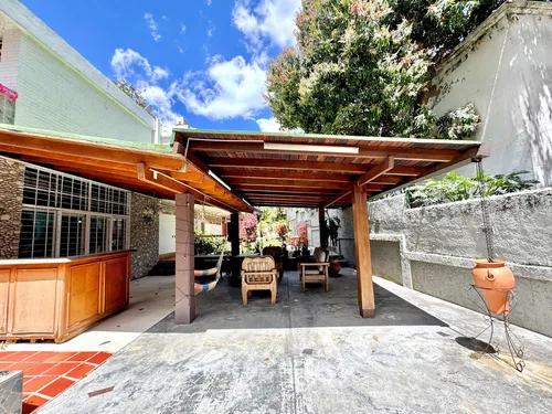 Casa En Prados Del Este (5h/5b/5pe)