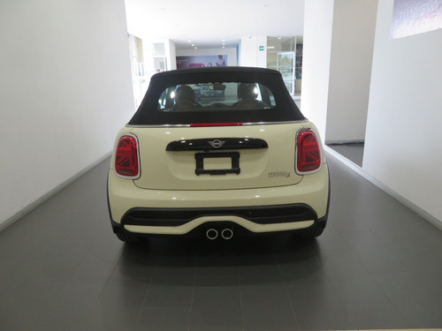 Imagen 2 de 10 de Mini Convertible Iconic 2022