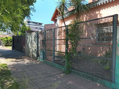 Imagen 2 de 24 de Casa Venta En Block 4 Ambientes A Reciclar Castelar Oportunidad