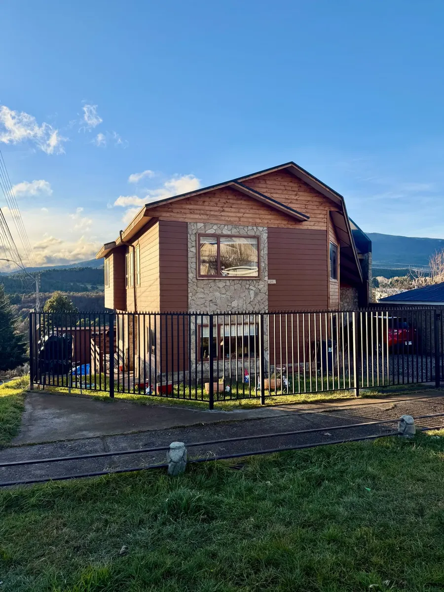 Imagen 1 de 25 de Exclusiva Residencia En Barrio General Marchant, Coyhaique