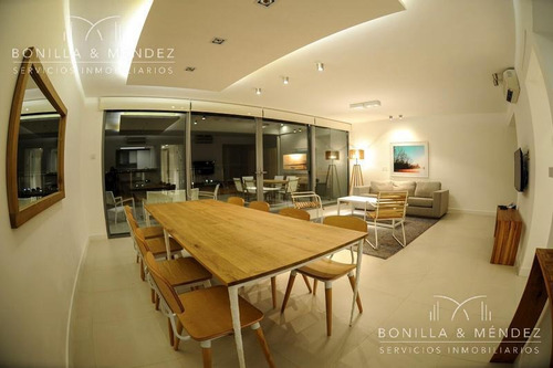 Altamar, Unidad De 2 Dormitorios, 2 Baños, 1 En Suite, Living Comedor, Garage, Baulera.
