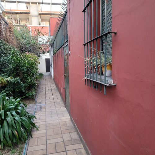 Departamento Dos Ambientes Planta Baja Con Patio. Bernal Centro