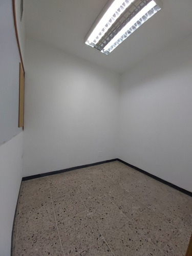 Imagen 9 de 17 de Se Alquila Amplio Local Comercial Con Excelente Ubicacion En Av. Municipal De Puerto La Cruz