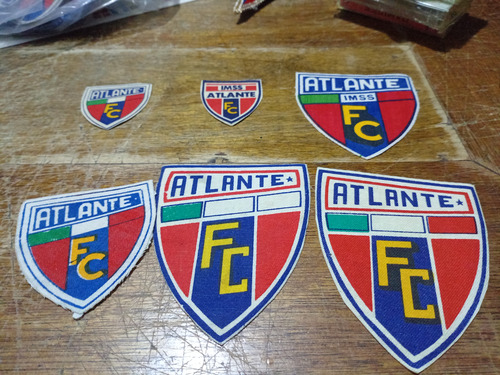 Atlante Pack 2 Banderin Parches Calcomanias (Usado)