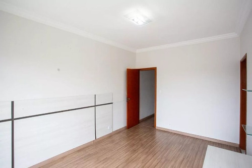 Sobrado 190 M² 3 Dormitórios - 1 Suíte - 2 Vagas De Garagem - Centro De Diadema