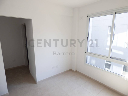 Imagen 12 de 30 de Impecable Tres Ambientes Con Dos Dormitorios En Suite Y Toilette A Estrenar