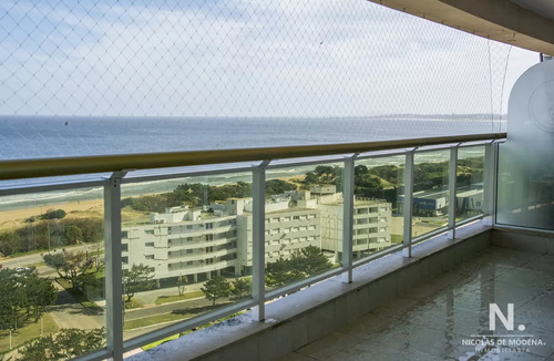 Departamento De 3 Dormitorios En Venta Con Vista Directa Al Mar, Torre Le Jardin , Punta Del Este 