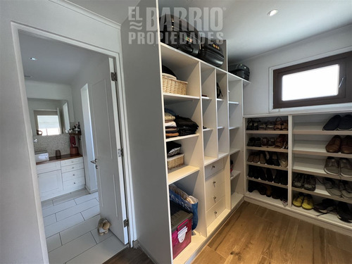 Casa En Venta De 4 Dorm. En Colina