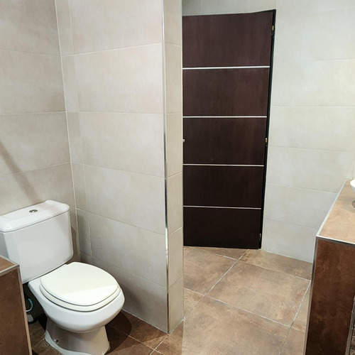 Casa En Venta - 4 Dormitorios 3 Baños - Cochera - 310mts2 - Morón
