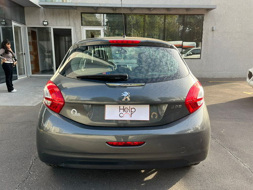 Peugeot 208 Premier 1.2 MT