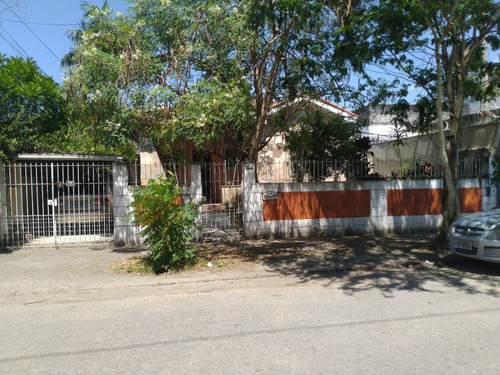 Duas Casas: Três Quartos E Dois Quartos No Mesmo Terreno