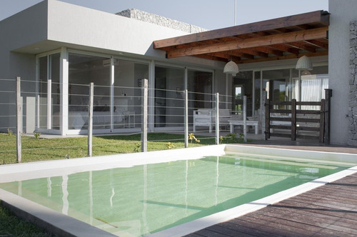 Imagen 15 de 17 de Casa En Costa Esmeralda Con Pileta