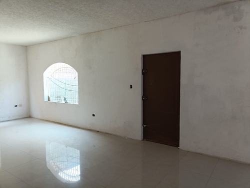 Sevende Casa $1,450,00 Tal Y Como Se Muestra En Las Fotos. En Calle Costa Azul Lotes 8 Y 9. Manzana A Entre Playa Xcaret Y Av. Xana. Col. Ampliación Las Bajadas. Veracruz. Ver.