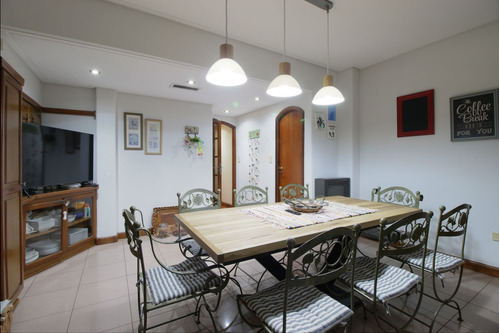 Venta Casa 5 Ambientes Jardin Y Cochera Playroom