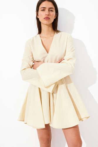 Vestido Corto Con Falda Acampanada Y Escote V H&m Talle: Xs