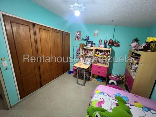 Townhouse En Venta Av Aragua Urb Conj Resid Parque La Morita 25-8301 Hc