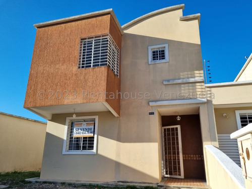  José López Vende Bella Casa En  Ciudad Roca Barquisimeto  Lara, Venezuela.  3 Dormitorios  3 Baños  180 M² 