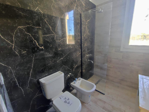 Casa En Venta - 4 Dormitorios 5 Baños - Cocheras - 990mts2 - Costa Esmeralda
