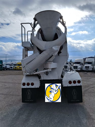 Kenworth T800 2006 Con Revolvedora