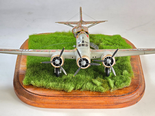 Kit Montado Savoia Marchetti Sm.79 Sparviero 1/72