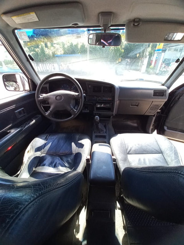 Toyota Hilux Hilux CD SRV 4x2 3.0 8V 90cv Diesel