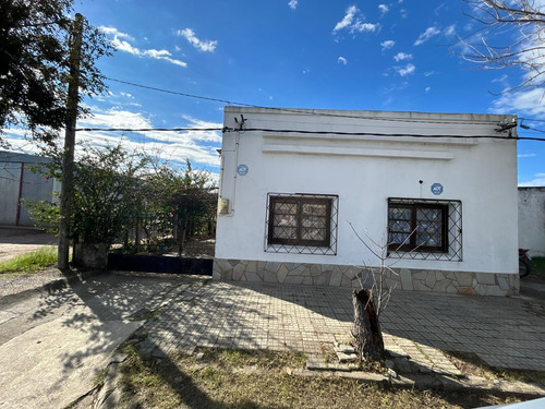 Venta De Casa En Cardona-soriano-frente Al Hospital