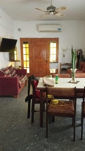Casa En Venta - 2 Dormitorios 2 Baños - Cochera - 400mts2 - Juan María Gutierrez