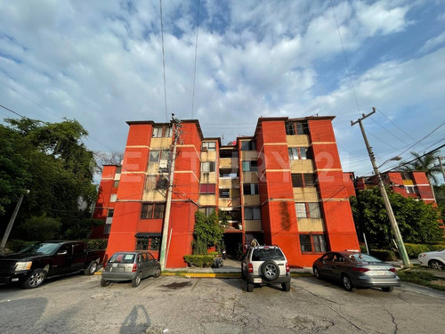 Departamento En Tercer Piso A Una Cuadra De Plan De Ayala