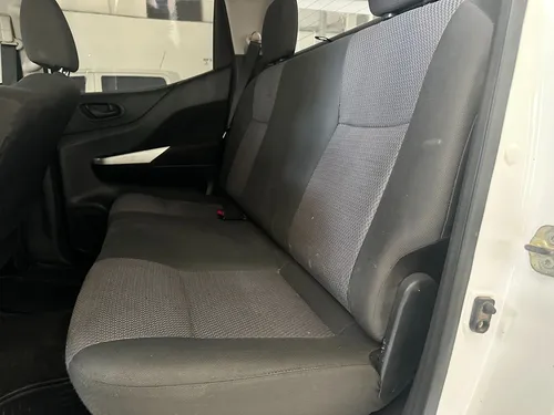 Nissan NP300 Frontier 2.5 Cd 4X4 Se Mt 4P