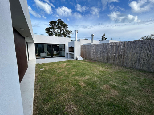Casa En Venta De 3 Dormitorios En Piedra Del Chileno (ref: Bpv-9125)