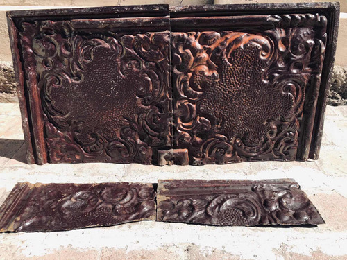 Antiguos Paneles Coloniales De Latón Conservados